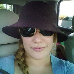 Meet your Posher, Claudia